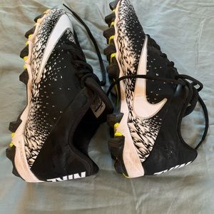 Soccer shoes